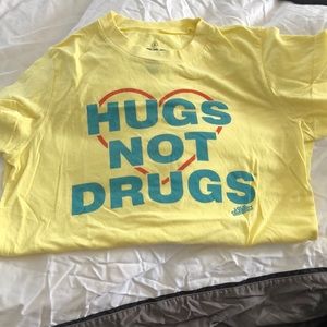 Hugs not drugs T-shirt